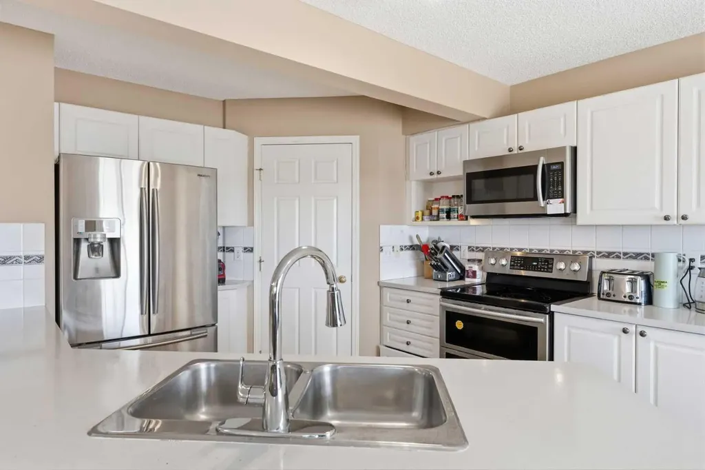 21 Panamount Crescent NW Calgary AB T3K 5L7