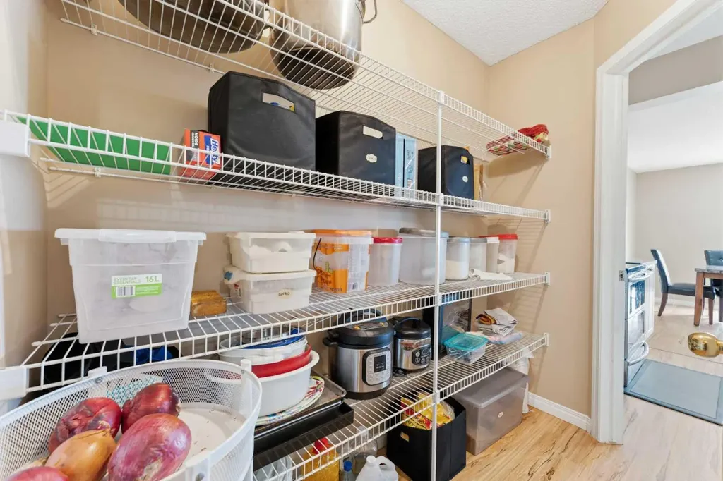 21 Panamount Crescent NW Calgary AB T3K 5L7