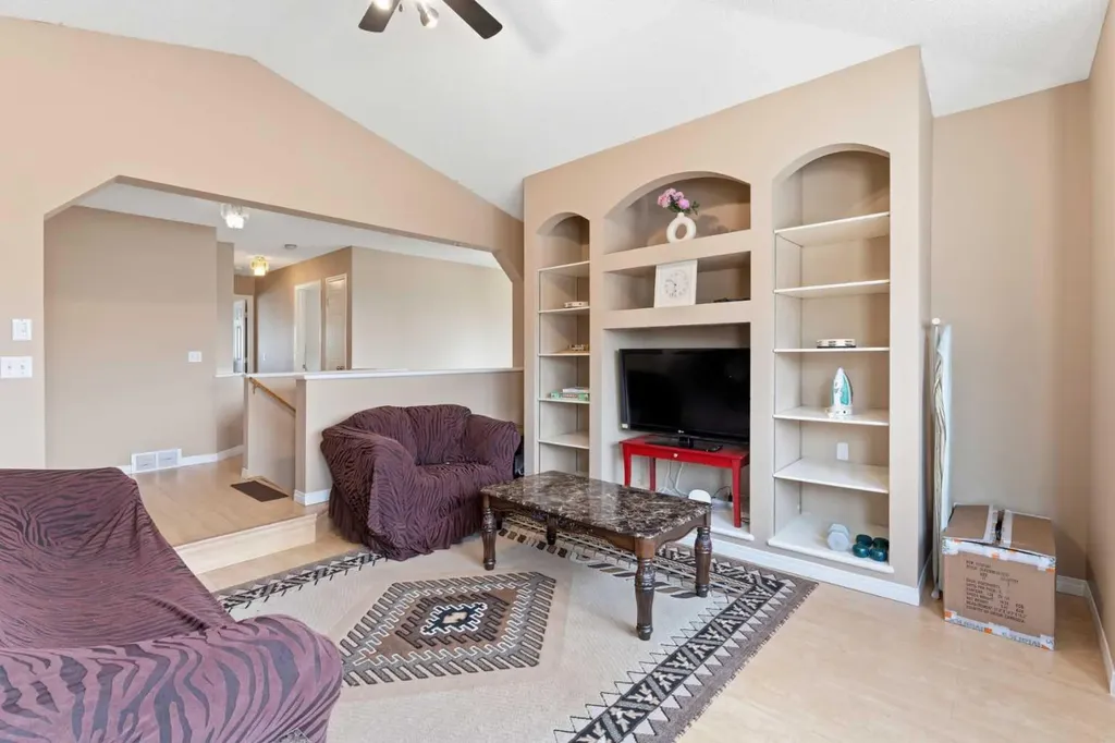 21 Panamount Crescent NW Calgary AB T3K 5L7