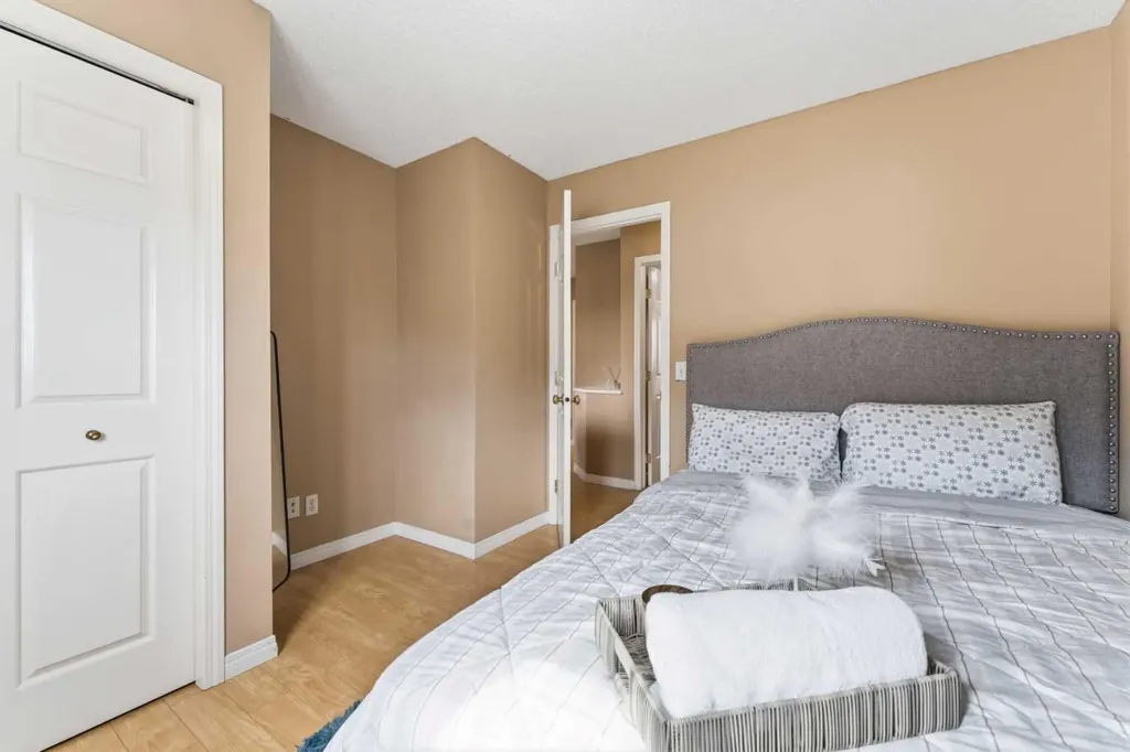 21 Panamount Crescent NW Calgary AB T3K 5L7