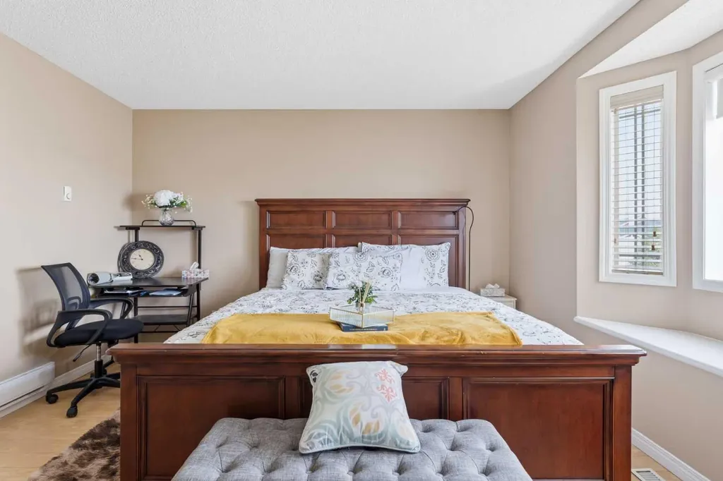 21 Panamount Crescent NW Calgary AB T3K 5L7