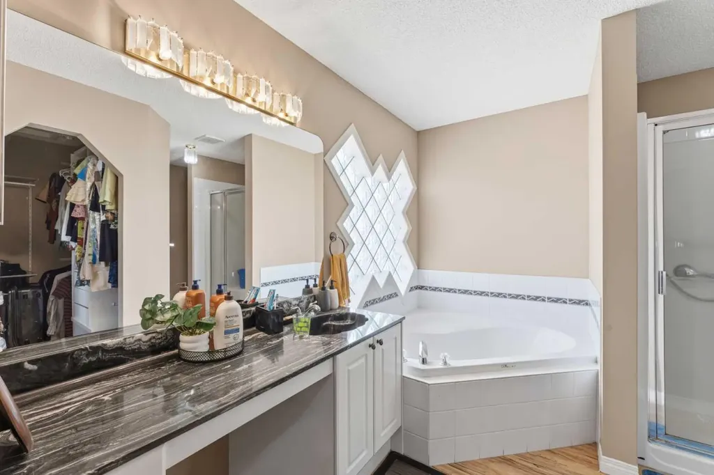 21 Panamount Crescent NW Calgary AB T3K 5L7
