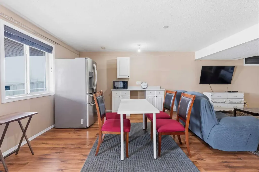 21 Panamount Crescent NW Calgary AB T3K 5L7
