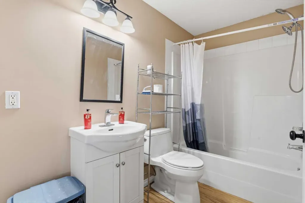 21 Panamount Crescent NW Calgary AB T3K 5L7