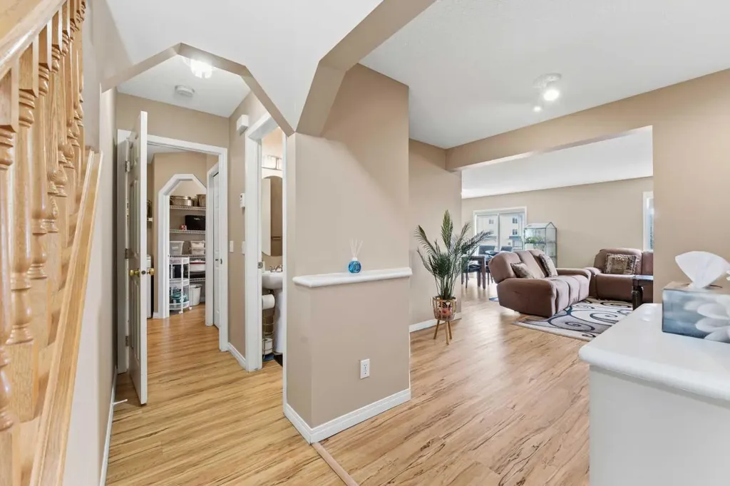 21 Panamount Crescent NW Calgary AB T3K 5L7