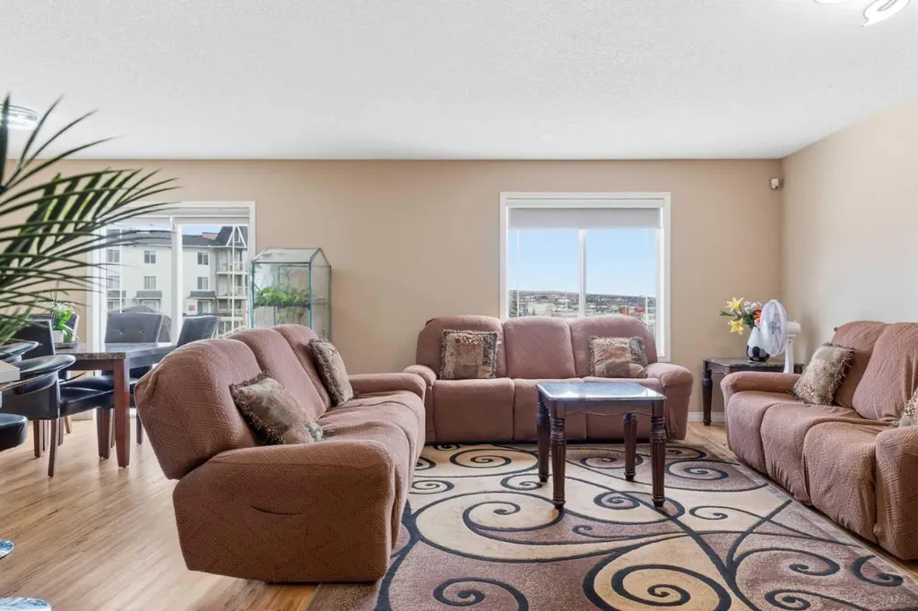 21 Panamount Crescent NW Calgary AB T3K 5L7