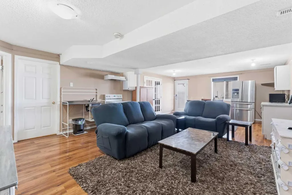 21 Panamount Crescent NW Calgary AB T3K 5L7