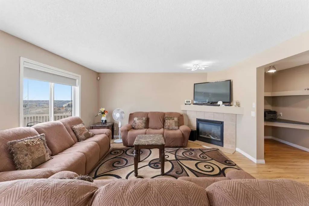 21 Panamount Crescent NW Calgary AB T3K 5L7