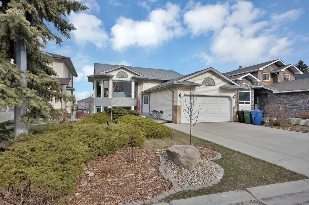 147 Harvest Oak Crescent NE Calgary AB T3K 4C8
