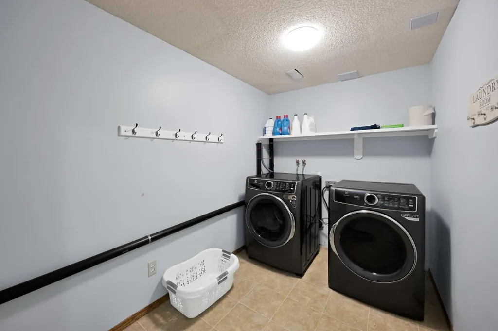 147 Harvest Oak Crescent NE Calgary AB T3K 4C8