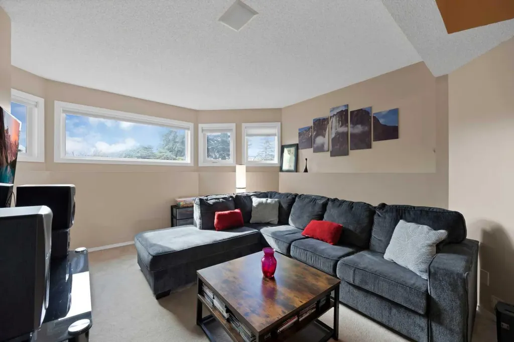 147 Harvest Oak Crescent NE Calgary AB T3K 4C8