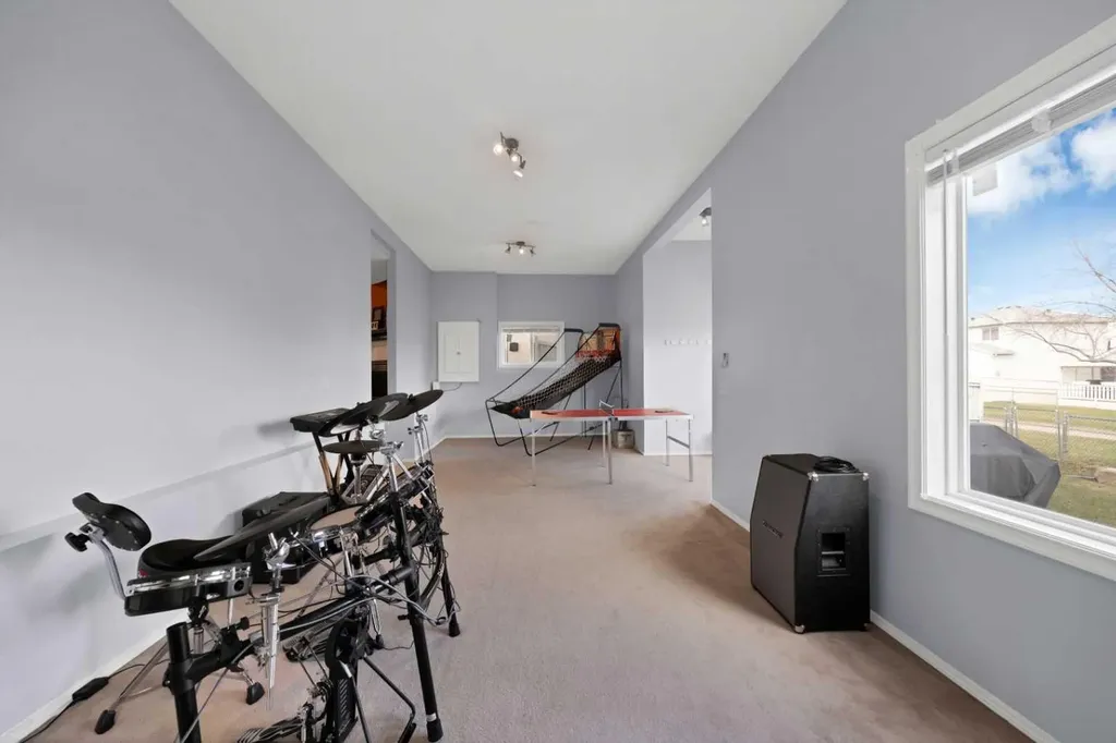 147 Harvest Oak Crescent NE Calgary AB T3K 4C8