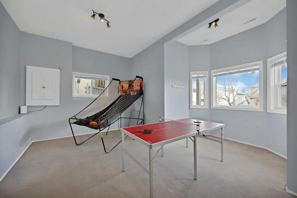 147 Harvest Oak Crescent NE Calgary AB T3K 4C8
