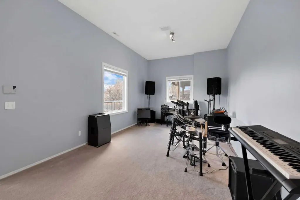 147 Harvest Oak Crescent NE Calgary AB T3K 4C8