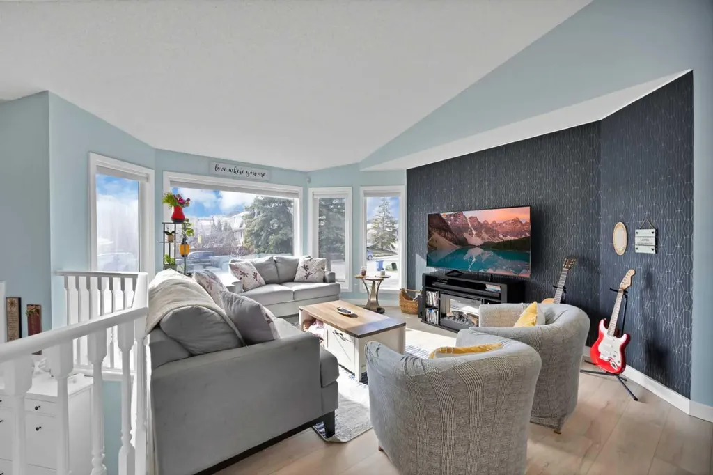 147 Harvest Oak Crescent NE Calgary AB T3K 4C8