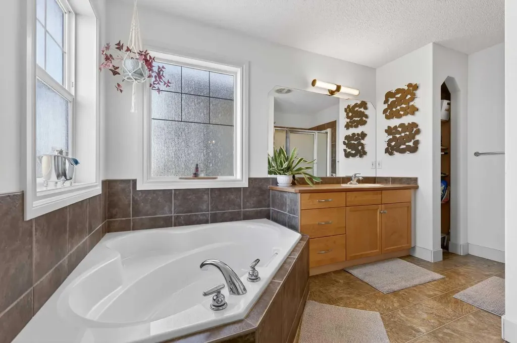 190 Sagewood Drive SW Airdrie AB T4B 3B3