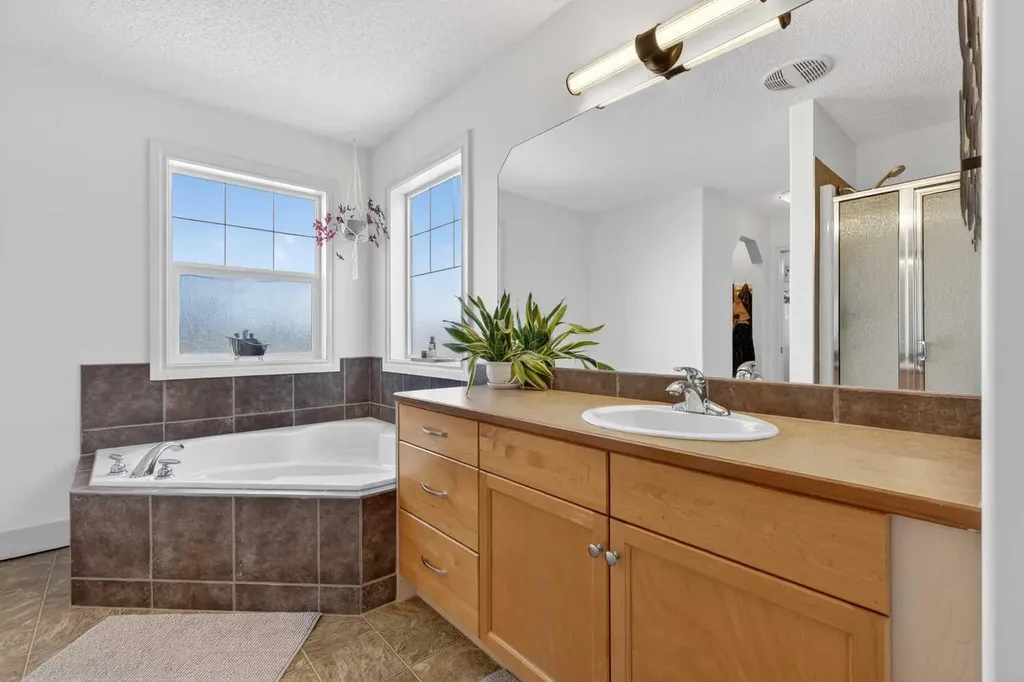 190 Sagewood Drive SW Airdrie AB T4B 3B3