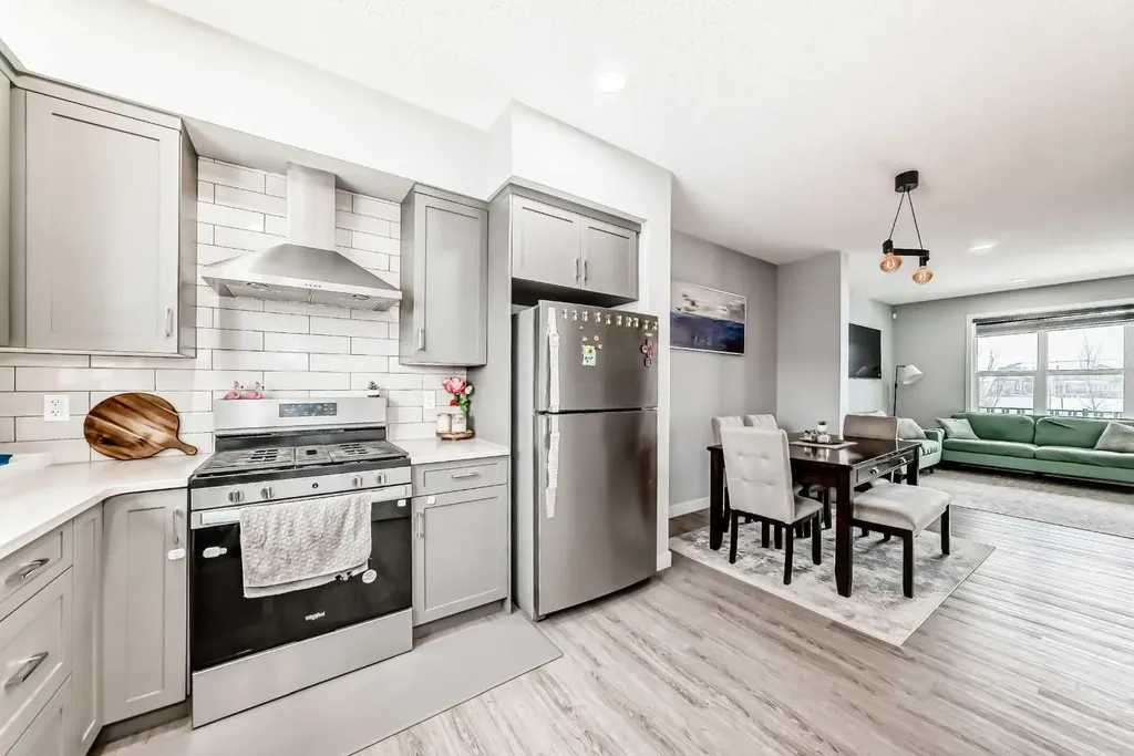 33 Savanna Manor NE Calgary AB T3J 2J8