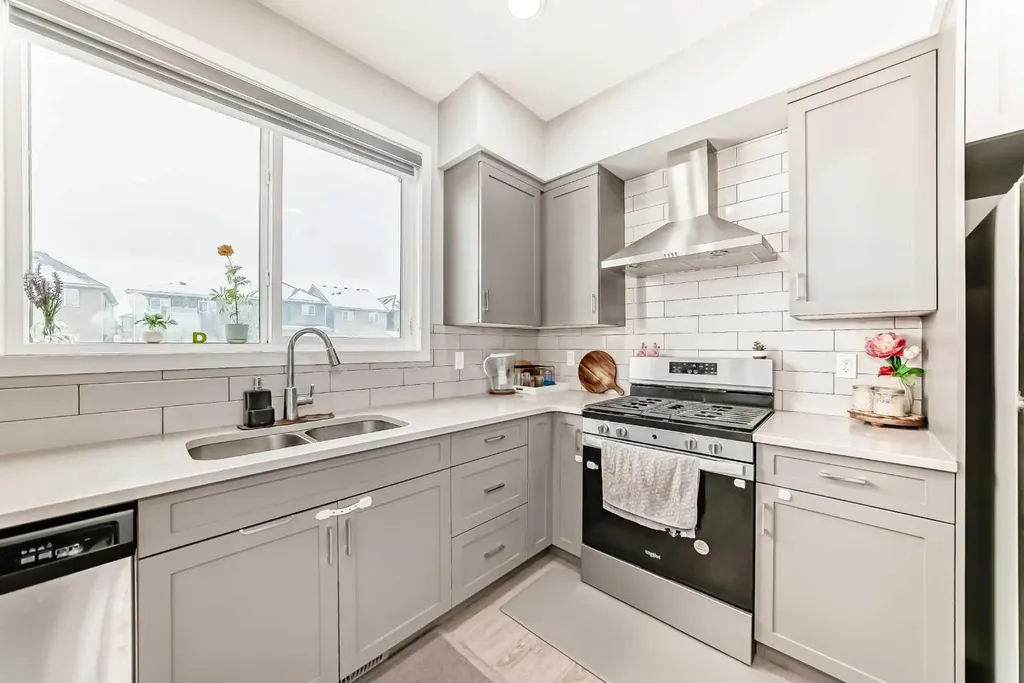 33 Savanna Manor NE Calgary AB T3J 2J8