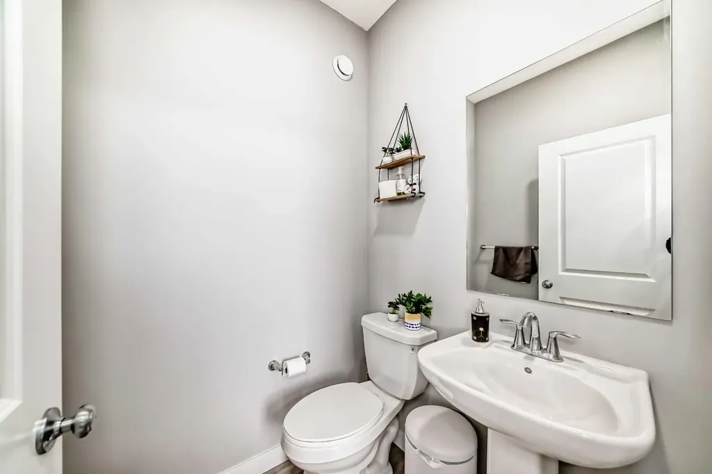 33 Savanna Manor NE Calgary AB T3J 2J8