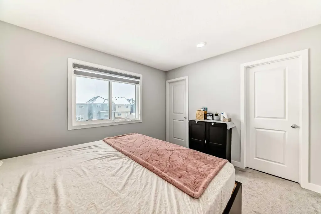 33 Savanna Manor NE Calgary AB T3J 2J8
