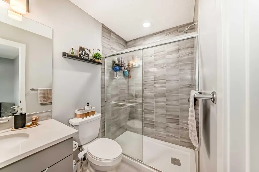 33 Savanna Manor NE Calgary AB T3J 2J8
