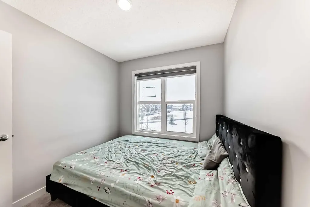 33 Savanna Manor NE Calgary AB T3J 2J8