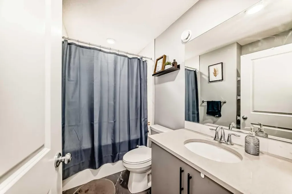 33 Savanna Manor NE Calgary AB T3J 2J8