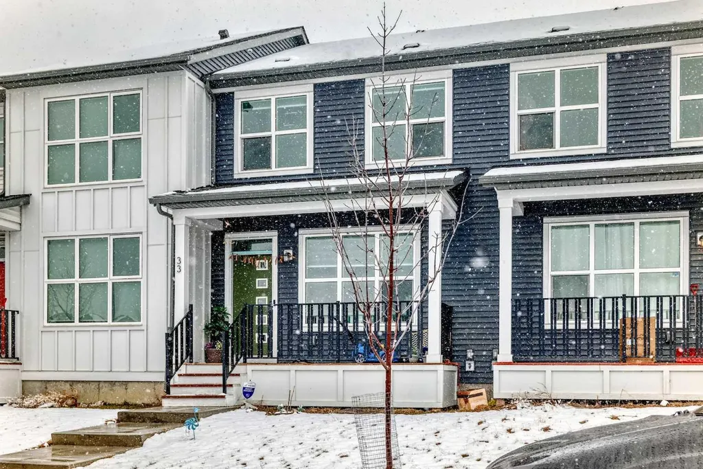 33 Savanna Manor NE Calgary AB T3J 2J8