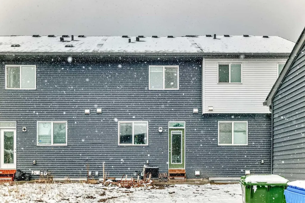 33 Savanna Manor NE Calgary AB T3J 2J8