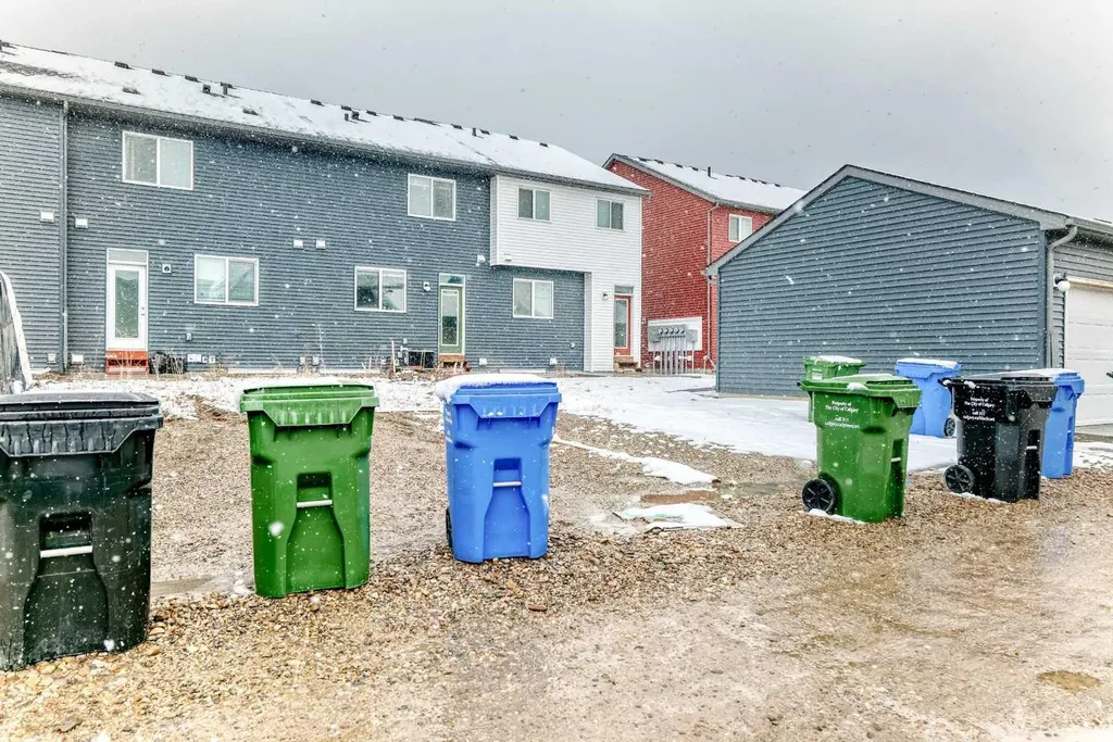33 Savanna Manor NE Calgary AB T3J 2J8
