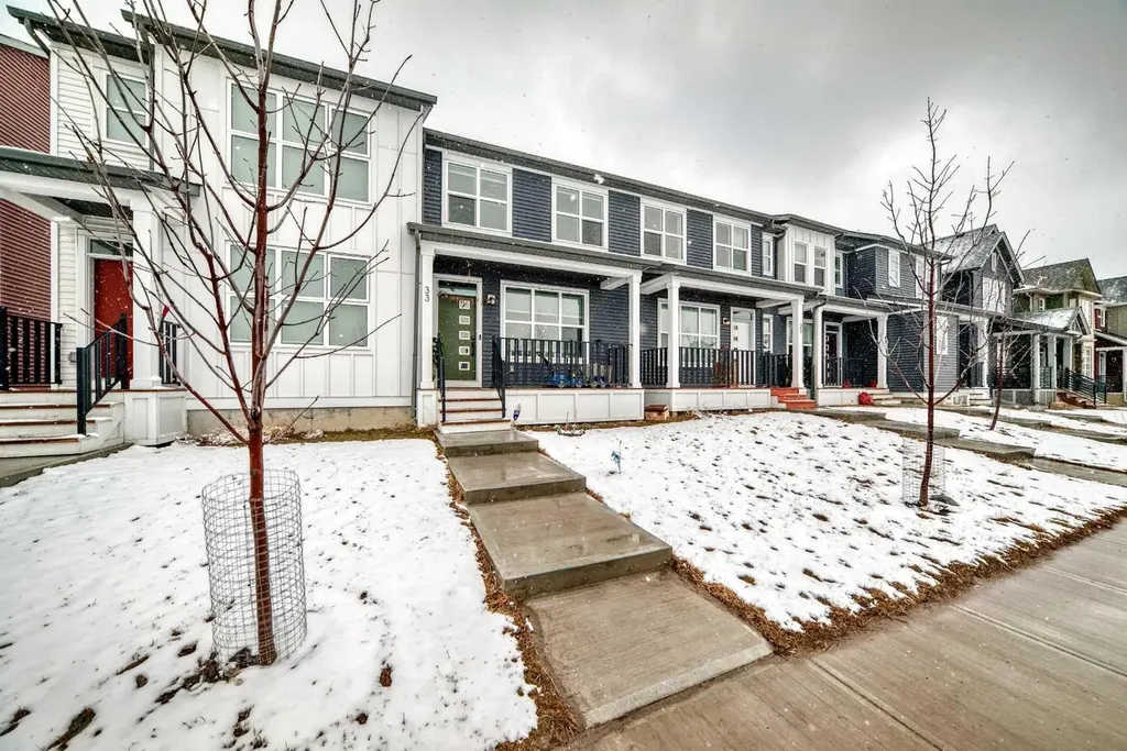33 Savanna Manor NE Calgary AB T3J 2J8