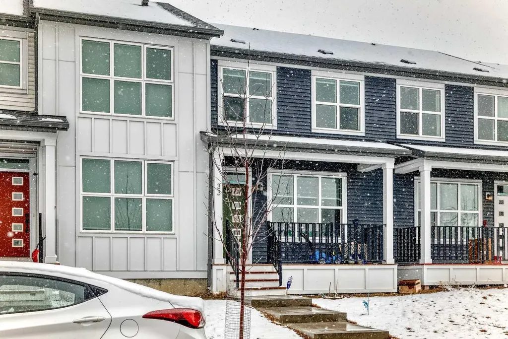 33 Savanna Manor NE Calgary AB T3J 2J8
