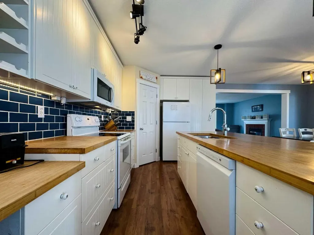 86 Riverstone Boulevard W Lethbridge AB T1K 7X5