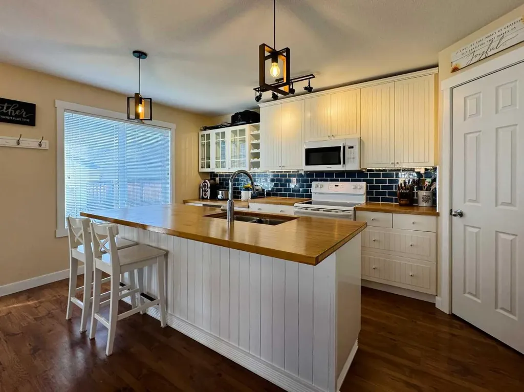 86 Riverstone Boulevard W Lethbridge AB T1K 7X5