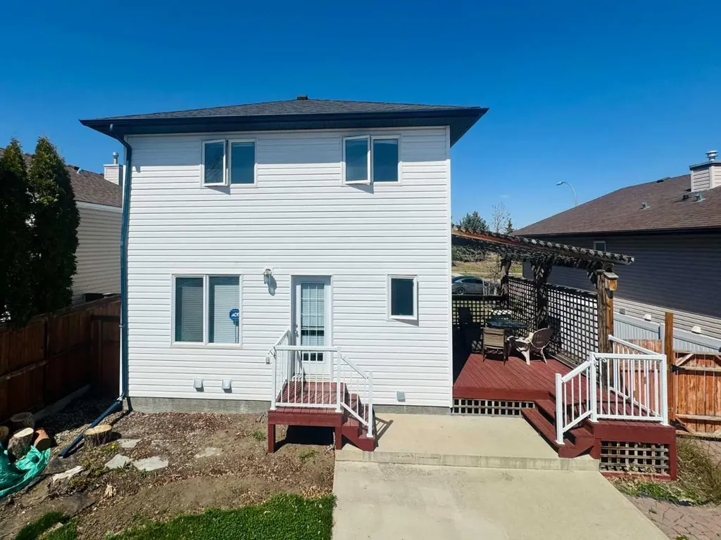 86 Riverstone Boulevard W Lethbridge AB T1K 7X5