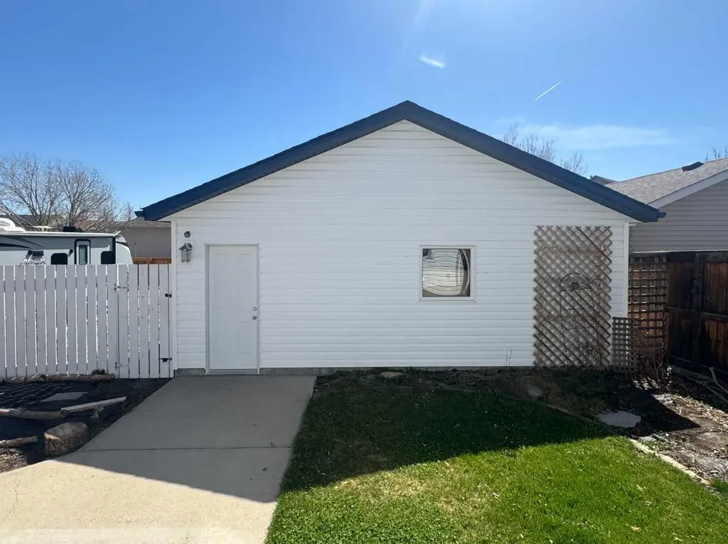 86 Riverstone Boulevard W Lethbridge AB T1K 7X5