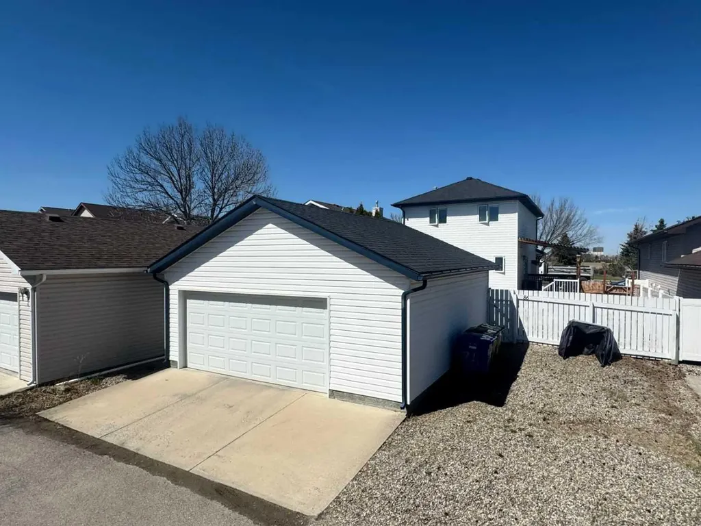 86 Riverstone Boulevard W Lethbridge AB T1K 7X5