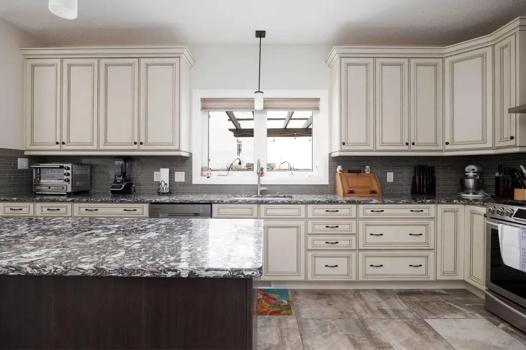 141 Beaverglen Close Fort Mcmurray AB T9H 2V4