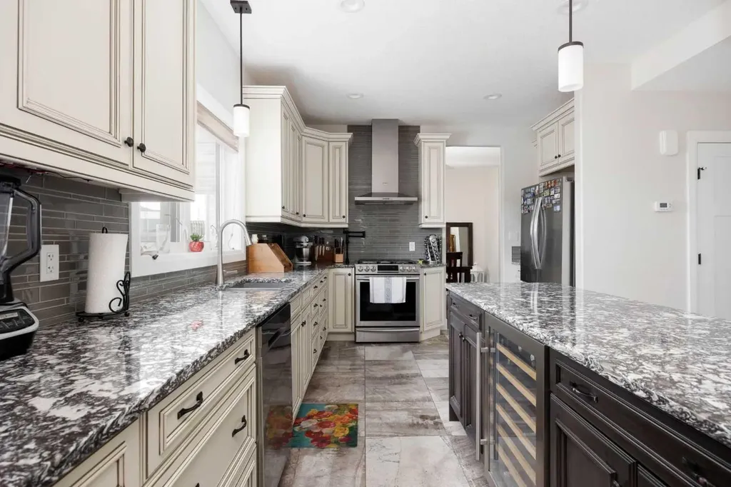 141 Beaverglen Close Fort Mcmurray AB T9H 2V4