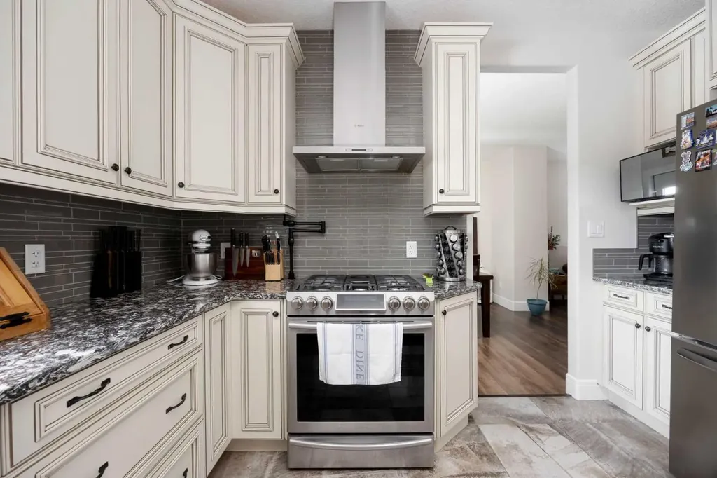 141 Beaverglen Close Fort Mcmurray AB T9H 2V4