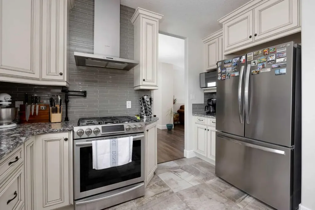 141 Beaverglen Close Fort Mcmurray AB T9H 2V4