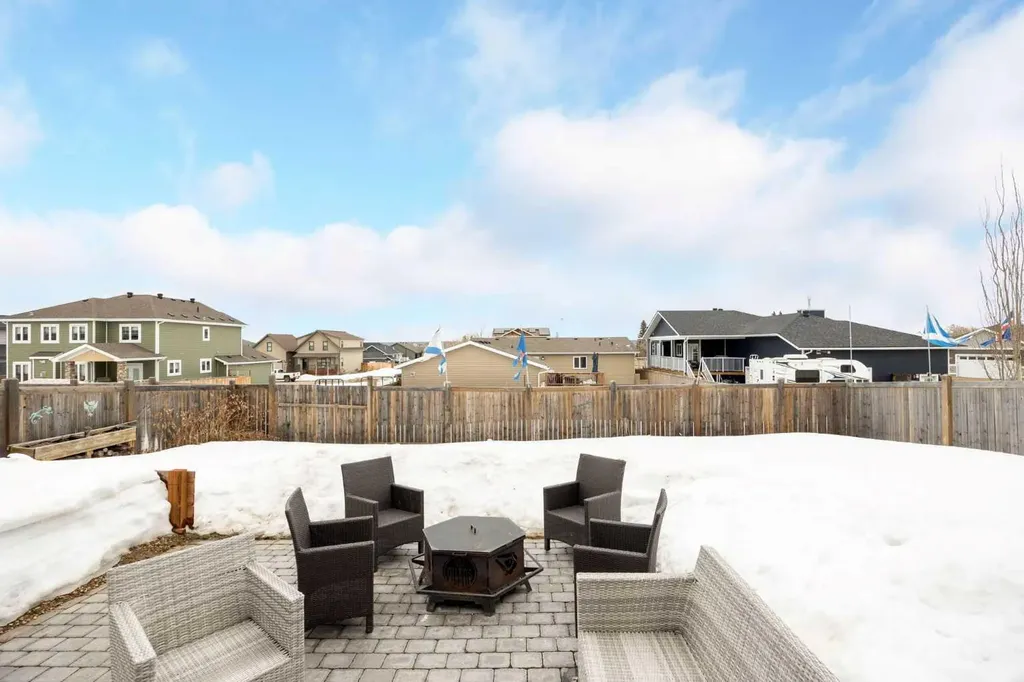 141 Beaverglen Close Fort Mcmurray AB T9H 2V4