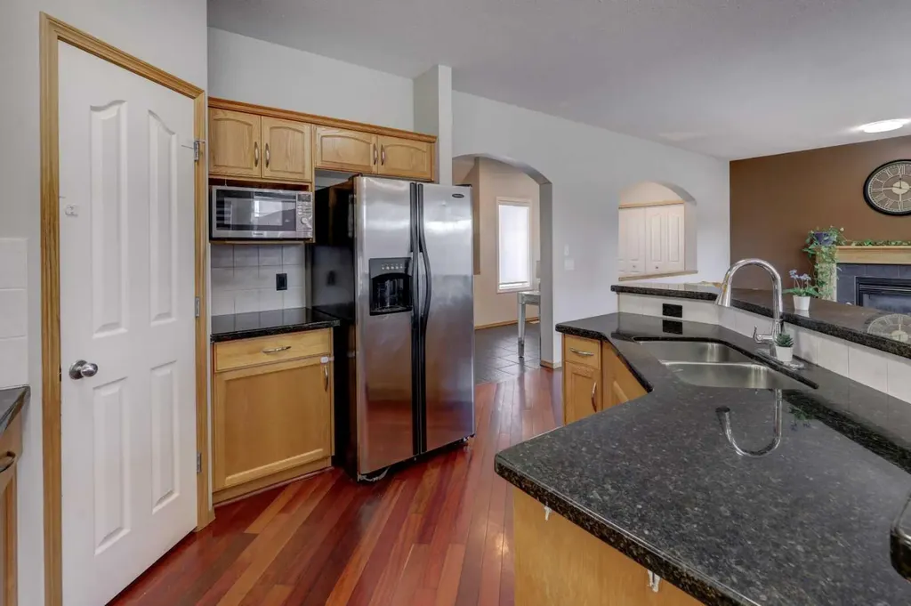 17 Royal Birch Way NW Calgary AB T3G 5X8