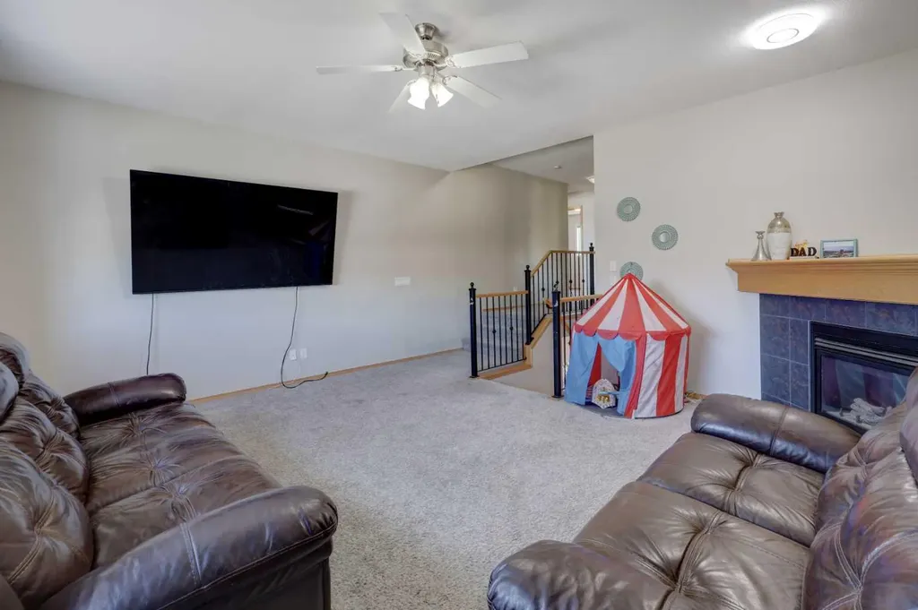 17 Royal Birch Way NW Calgary AB T3G 5X8