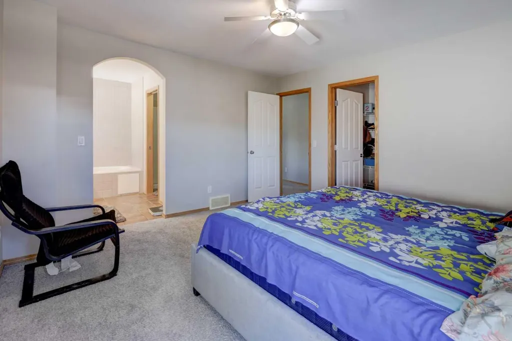 17 Royal Birch Way NW Calgary AB T3G 5X8