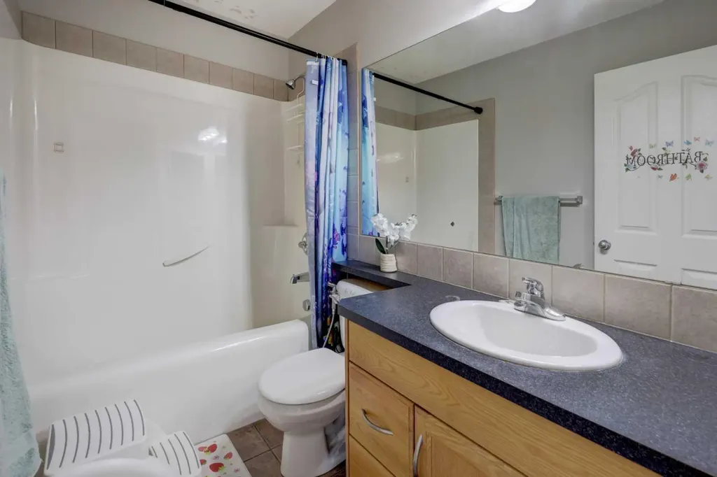 17 Royal Birch Way NW Calgary AB T3G 5X8
