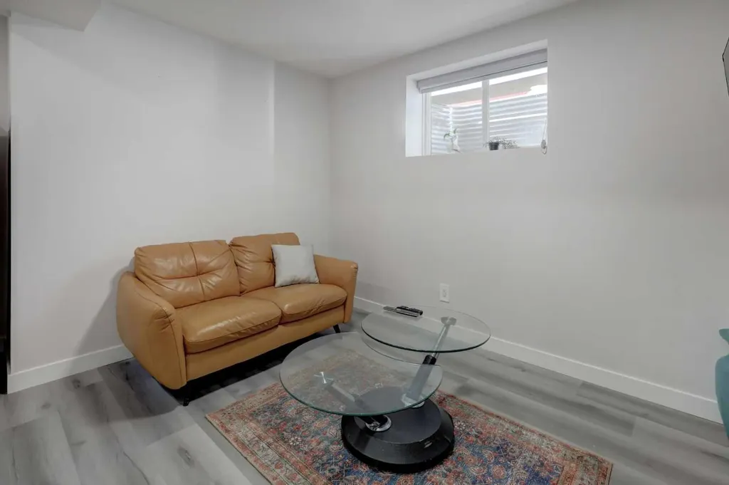 17 Royal Birch Way NW Calgary AB T3G 5X8