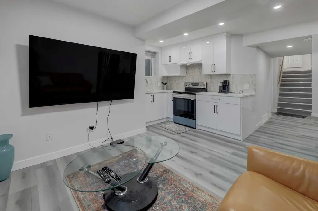 17 Royal Birch Way NW Calgary AB T3G 5X8