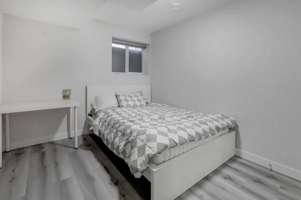 17 Royal Birch Way NW Calgary AB T3G 5X8